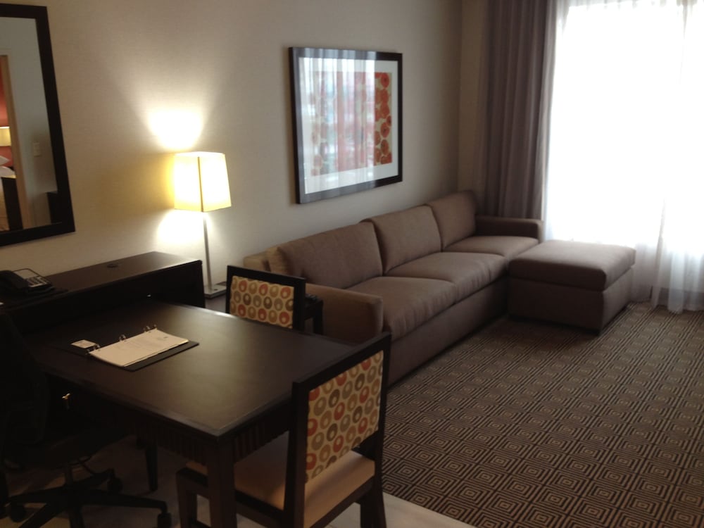 Embassy Suites Newark Airport - photo 19