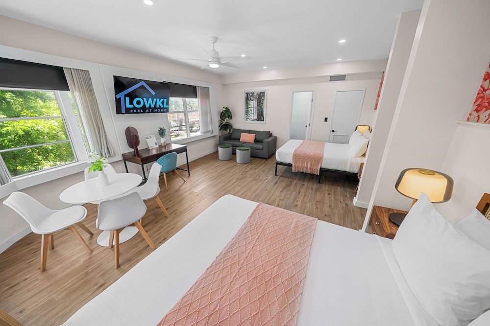 Greenview Hotel by Lowkl - photo 9
