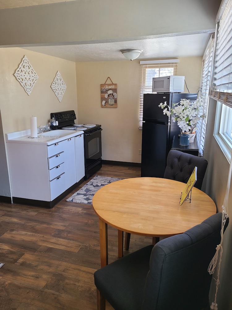 Lamplighter Cabins & Suites - photo 52