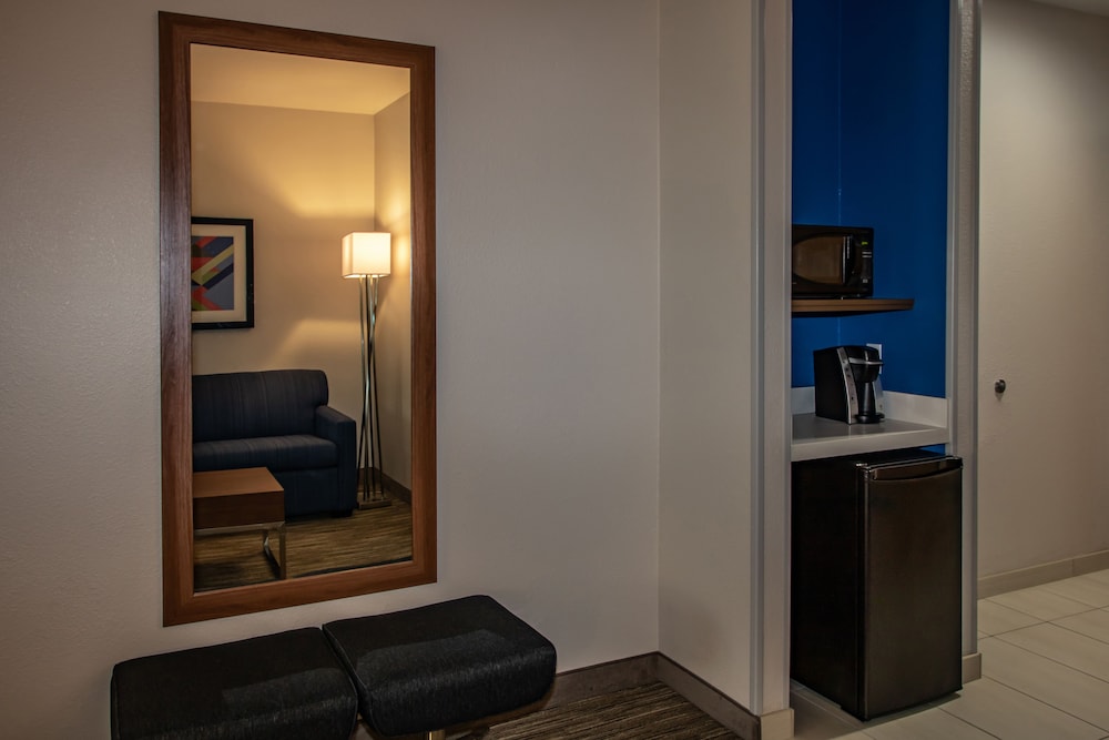 Holiday Inn Express Hotel & Suites Roseville Galleria Area by IHG - photo 14