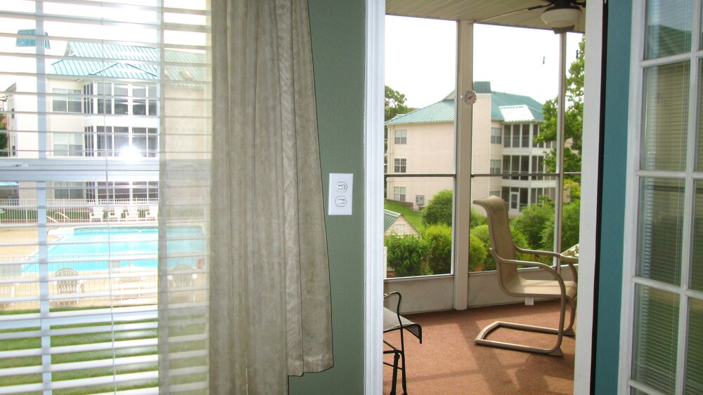 Brook Poolside Walk In Meadow Brook - photo 28