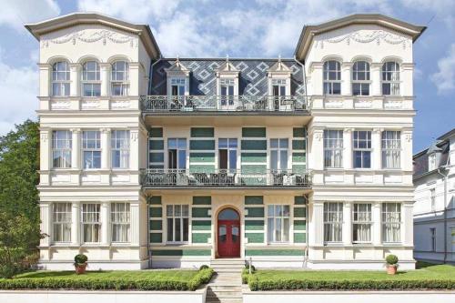 Villa Artemis 10 Patras — 4-Star Luxury Hotel in Seebad Bansin, Germany