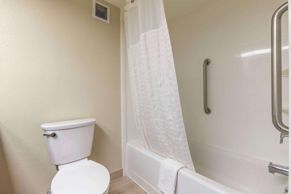 Comfort Inn Marion near Downtown & Blue Ridge PKWY - photo 17