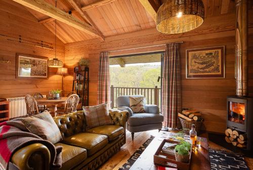 Kingfisher Cabin Butterwell Farm Riverside cabin on 40 acre private estate — 4-Star Luxury Hotel in Bodmin, United Kingdom