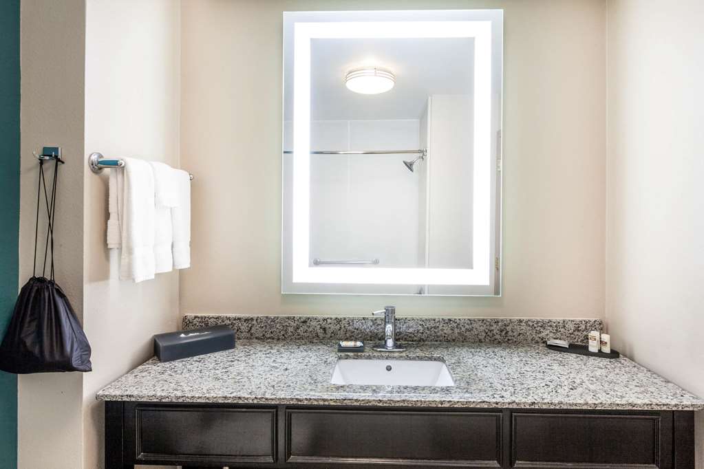 La Quinta Inn & Suites by Wyndham Midland North - photo 16