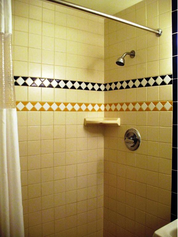 Golden West Motel - photo 10