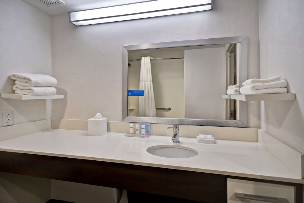 Hampton Inn Ny Jfk - photo 13