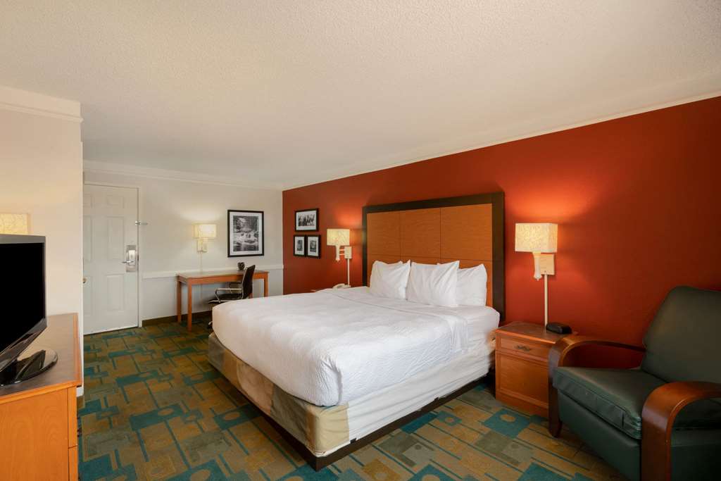 La Quinta Inn by Wyndham Cheyenne - photo 25