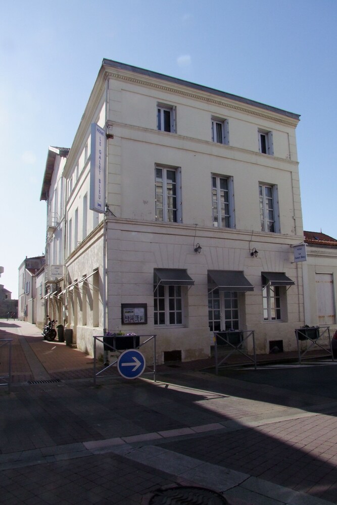 Hotel 2 Etoiles Et Restaurant Le Galet Bleu — Fouras
