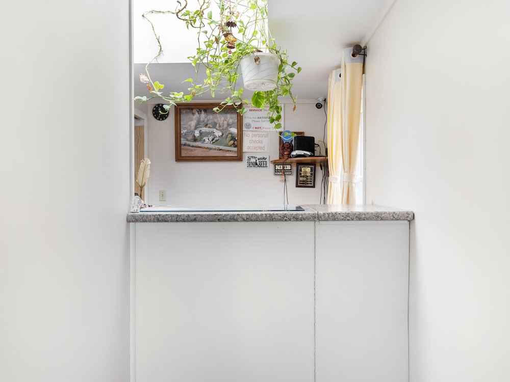 OYO Hotel Starlite Seneca Falls - photo 5