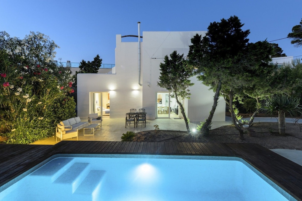 Es Repos — 4-Star Luxury Hotel in Sant Antoni De Portmany, Spain