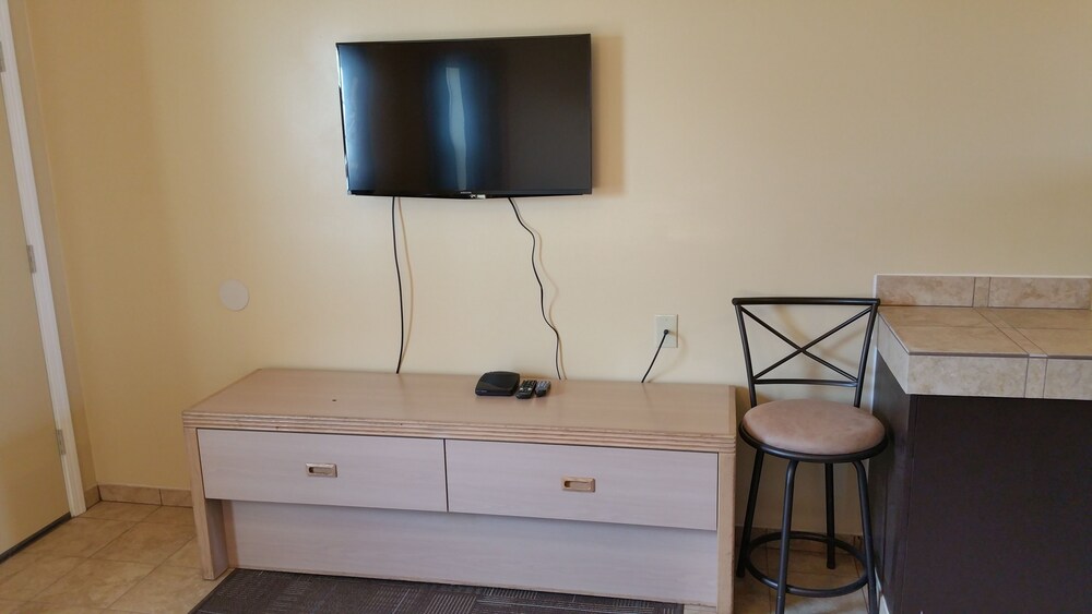 Bend Value Inn - photo 3