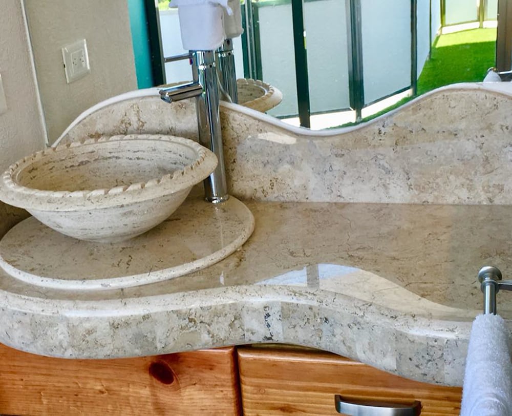 Bathroom sink