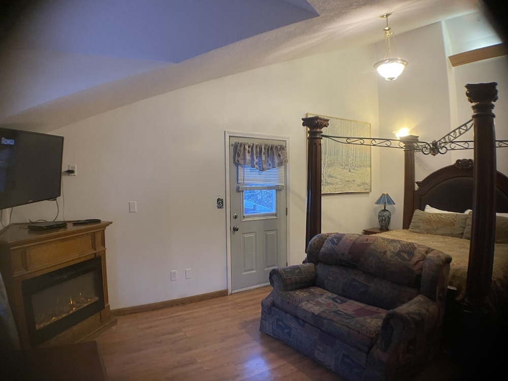 7 Gables Inn & Suites - photo 26