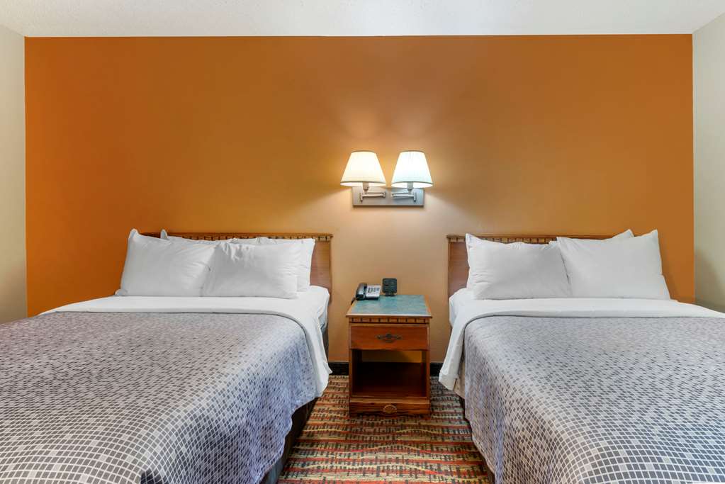 Econo Lodge Lakeview - photo 10
