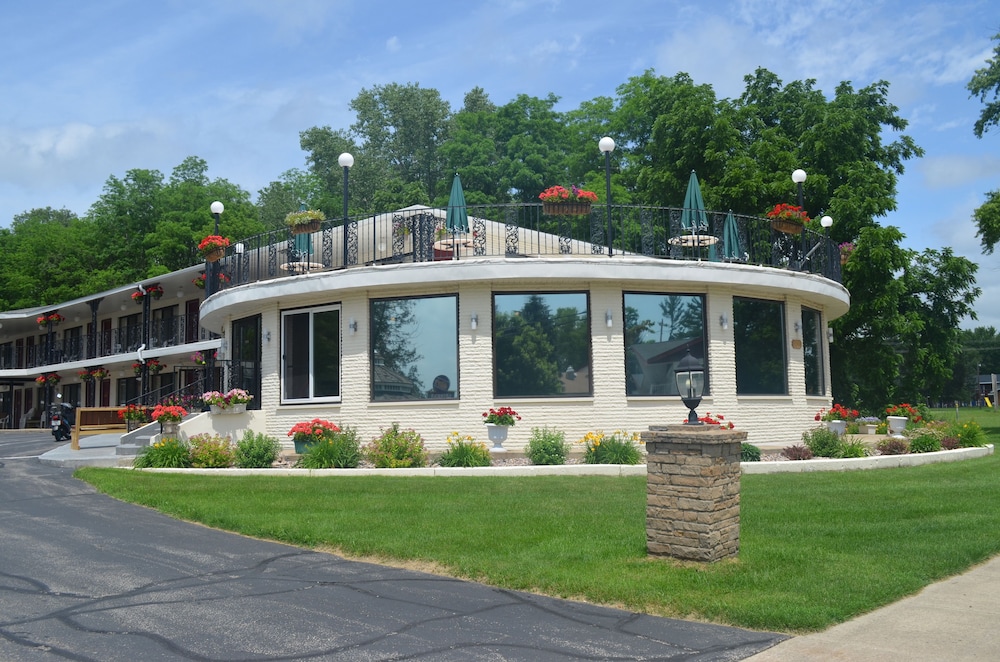 Amber's Inn & Suites - photo 49