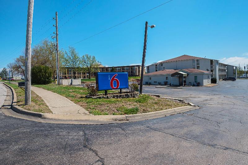 Motel 6 Blue Springs MO - photo 6
