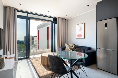 Luxury Bellagio 303 with Sea Views and Inverter — 4-Star Luxury Hotel in Durban, South Africa