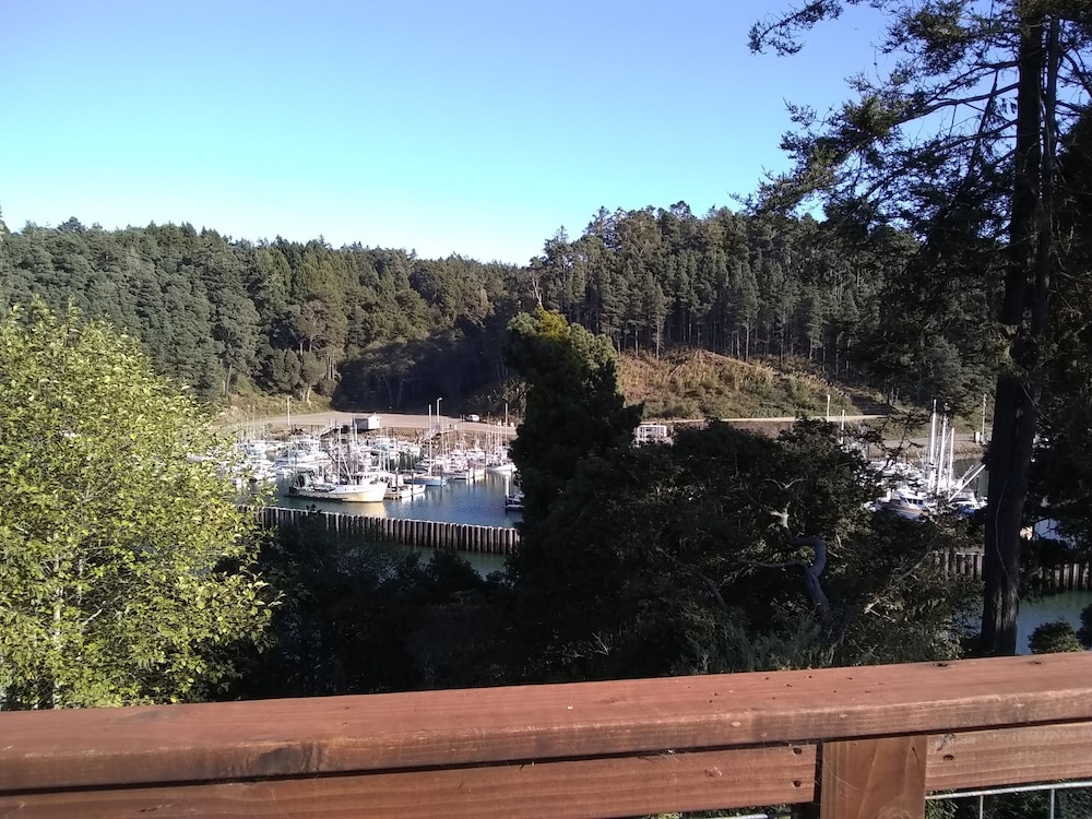 Noyo Harbor Inn Restaurant and Tavern - photo 66