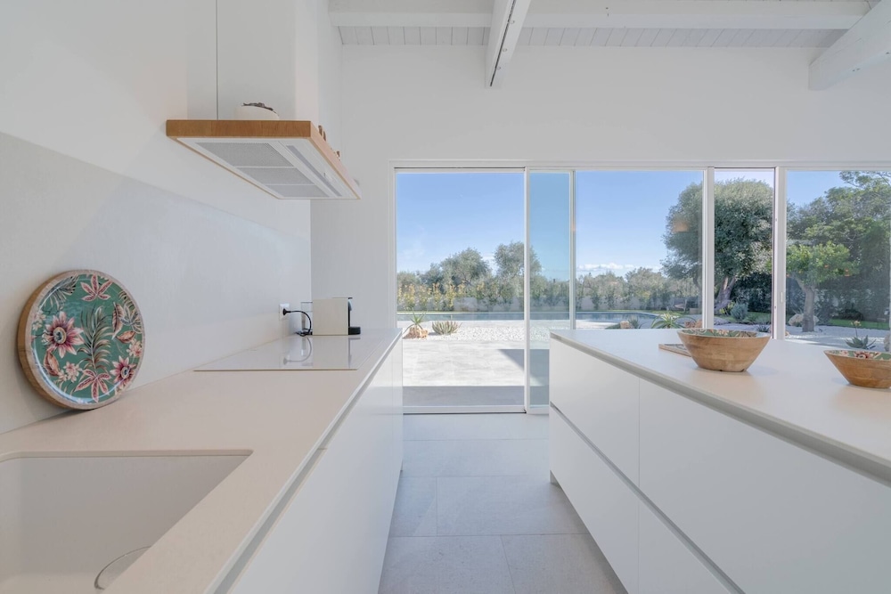 Villa Ophelia Stunning Pool — 4-Star Luxury Hotel in Siracusa, Italy