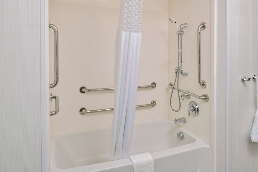 Hampton Inn & Suites Altoona Des Moines - photo 38