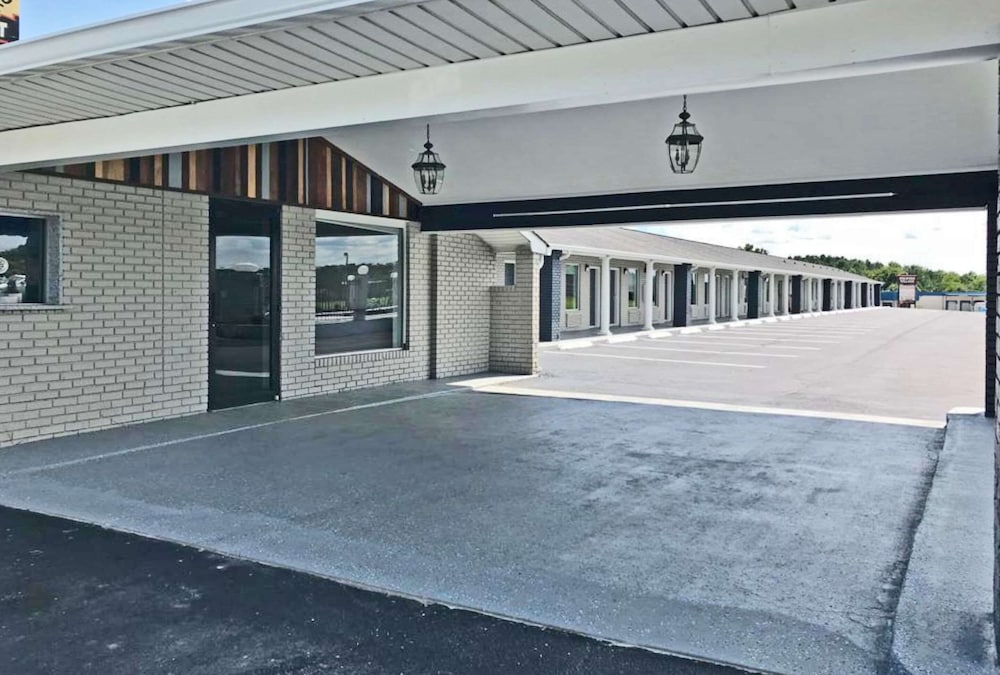 Rodeway Inn Calhoun South - photo 19
