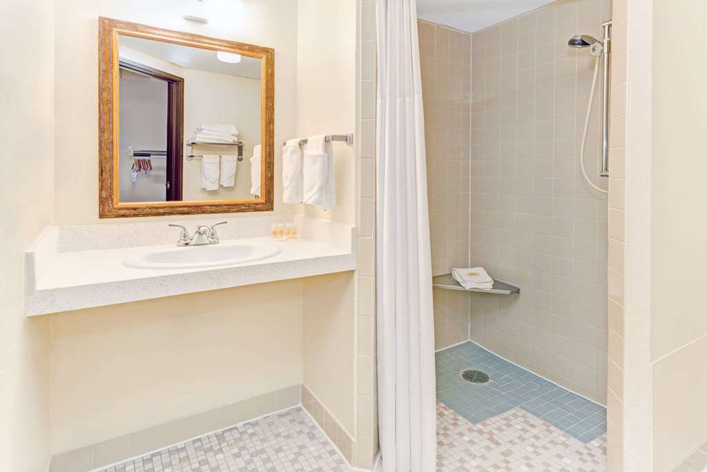Days Inn by Wyndham Fort Collins - photo 11