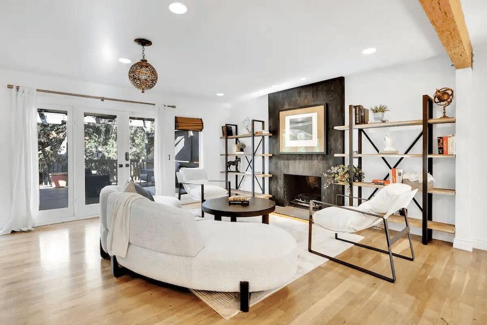Dos Palos by Avantstay Mod Hollywood Sanctuary - featured photo
