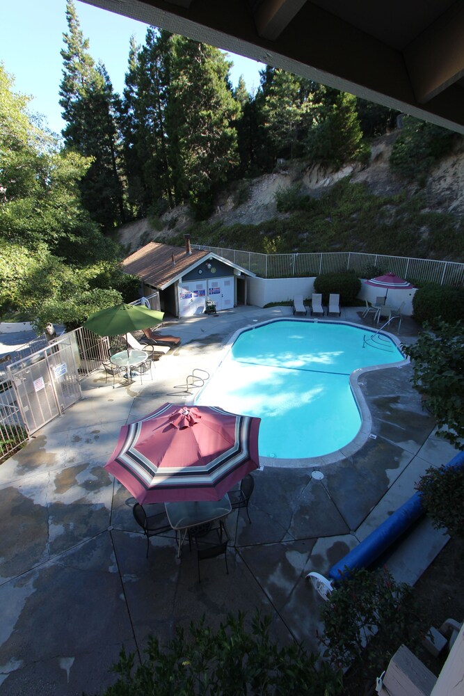 Lake Arrowhead Chalets a VRI resort - photo 18