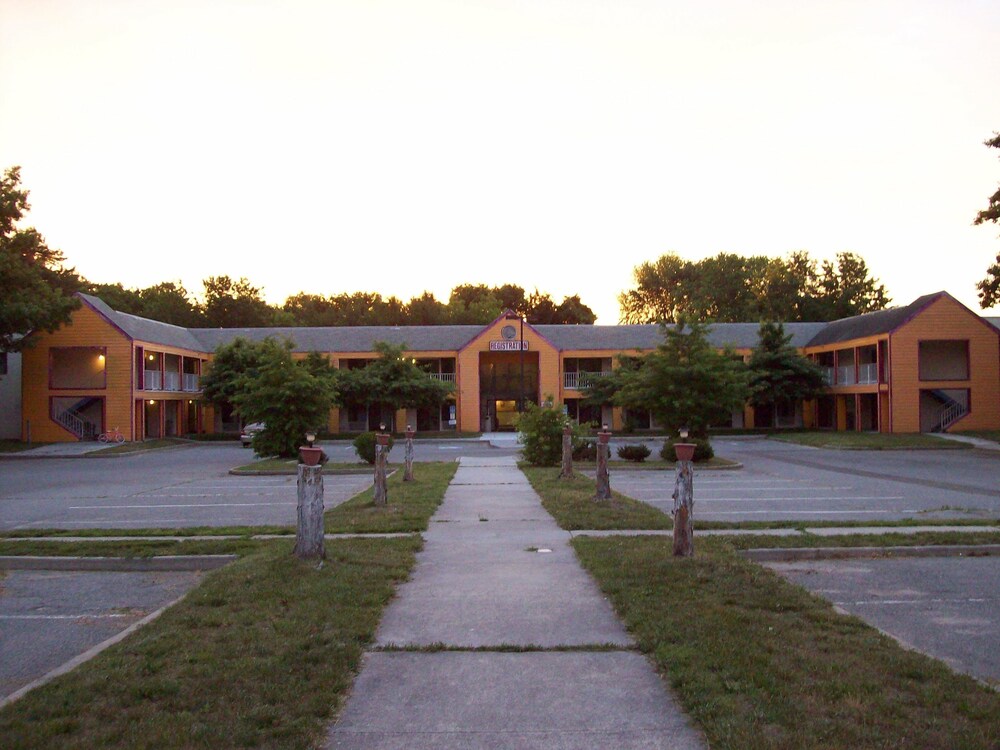 Courtesy Inn - photo 12