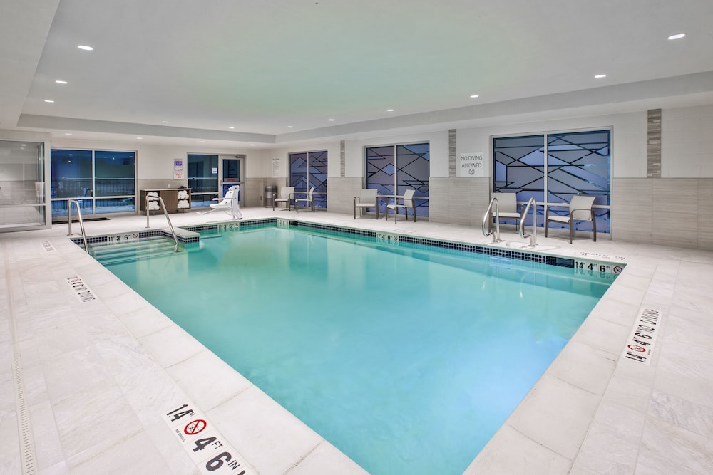 Holiday Inn Express & Suites Okemos University Area by IHG - photo 13