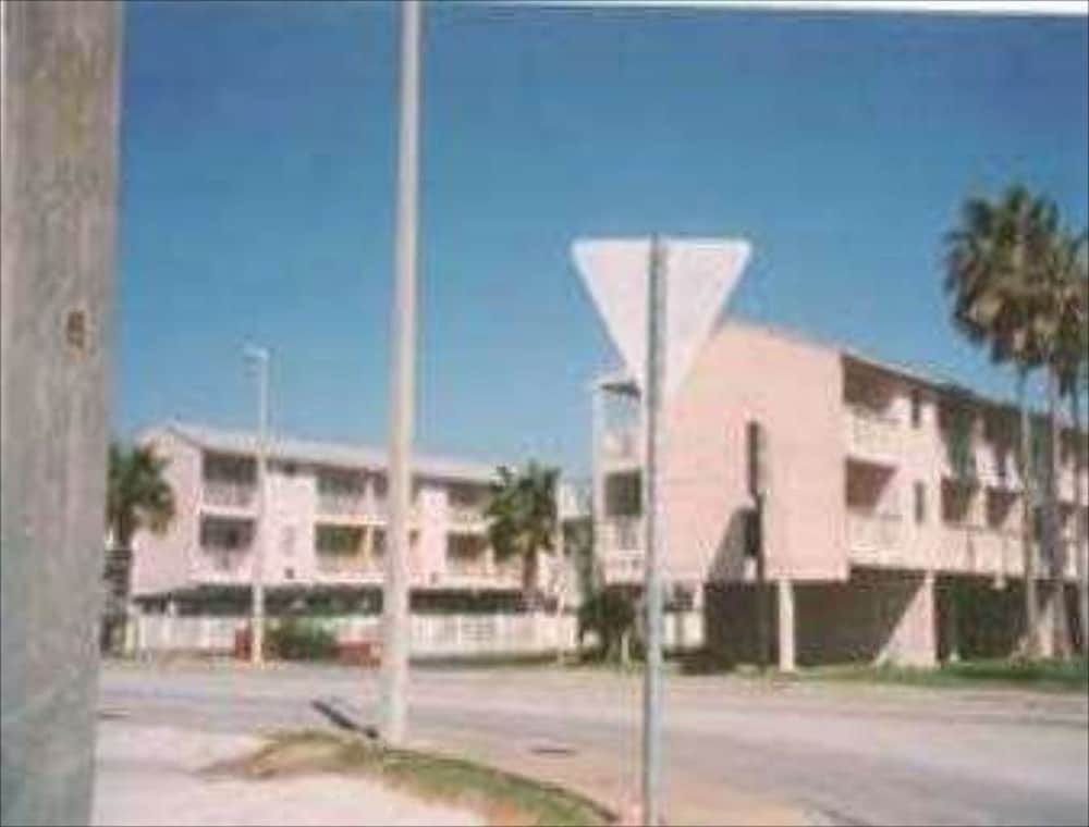 Knights Inn Corpus Christi at North Beach - photo 15