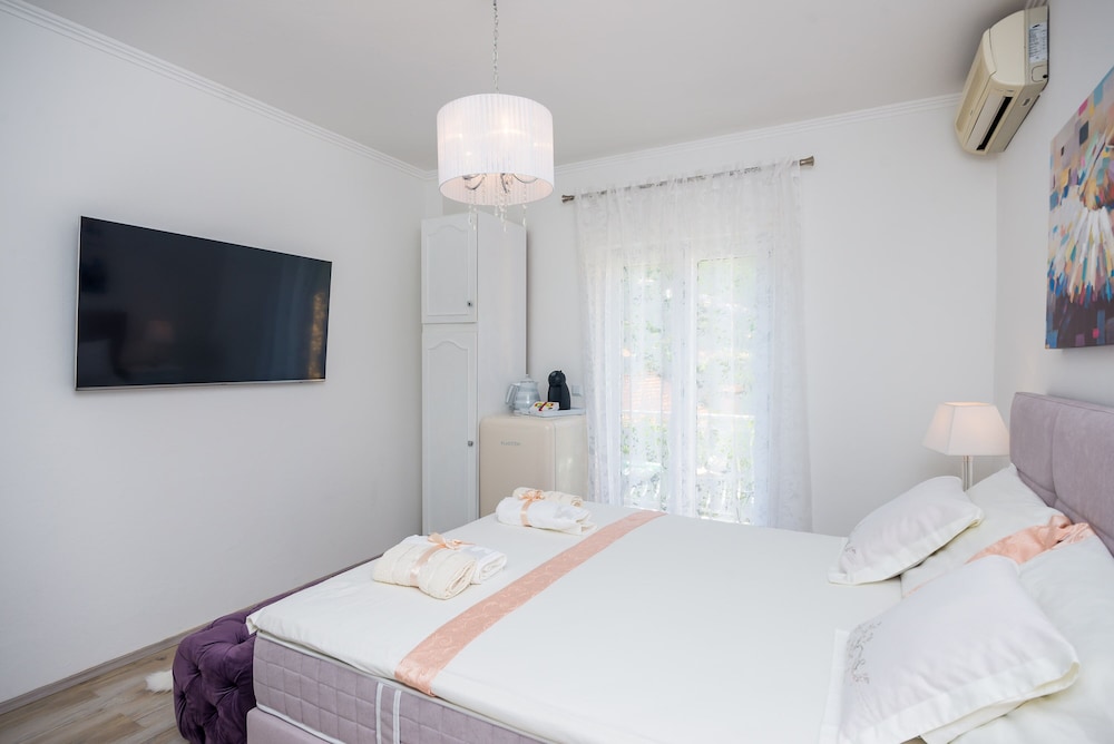 Apartment & Rooms Duja