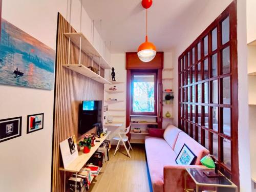 Casa Cloclo: Design & Vintage Apt Above Subway — 4-Star Luxury Hotel in Milan, Italy