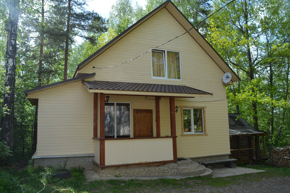 Baza Otdykha U Rodnika — hotel in Yukhnov