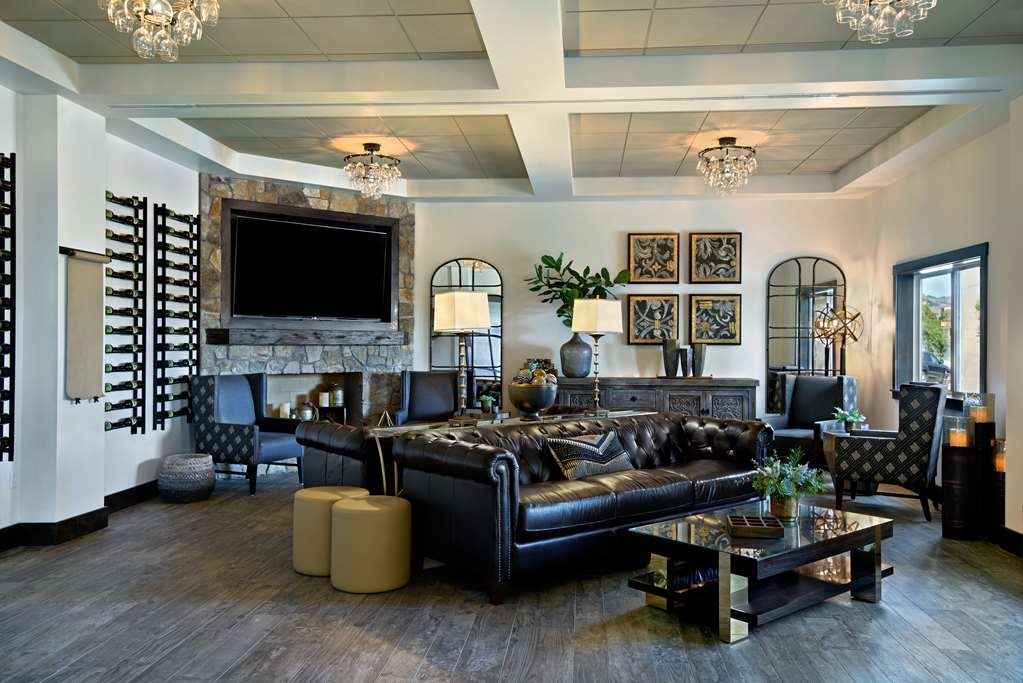 Oxford Suites Sonoma County - photo 2