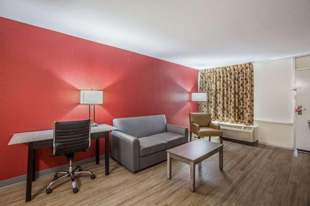 Econo Lodge Thomasville - photo 20