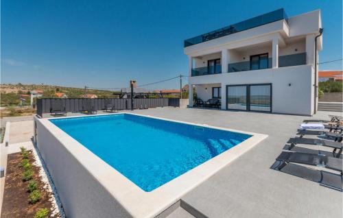 Cozy Home In Tinj With Wifi — 5-Star Luxury Hotel in Benkovac, Croatia