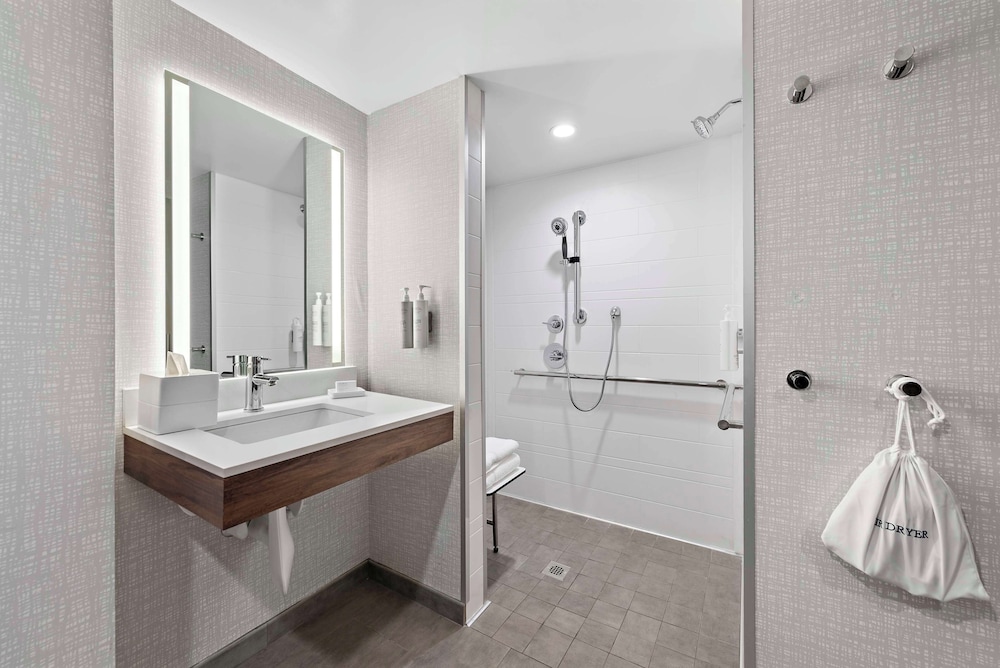 Hampton Inn by Hilton Los Angeles Airport - photo 19