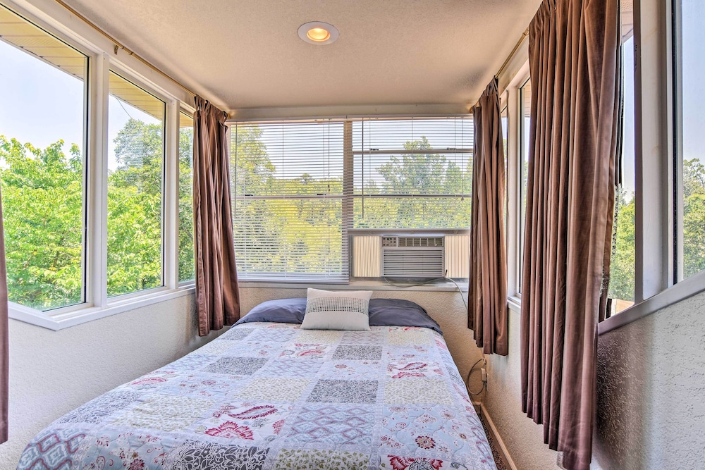 Hot Springs Vacation Rental Home on Lake Hamilton - photo 5