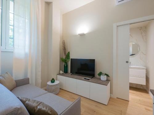 I Host Apartment Ranzoni 1 — 4-Star Luxury Hotel in Milan, Italy