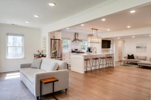Modern cozy residential home local experience — 4-Star Luxury Hotel in Louisville, United States