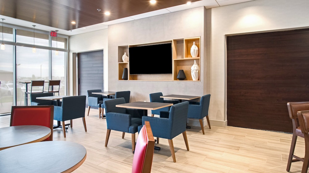 Holiday Inn Express & Suites Racine by IHG - photo 57