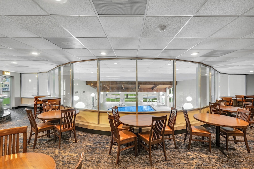 Eastlake Suites Hotel & Conference Center By OYO Urbana - photo 120