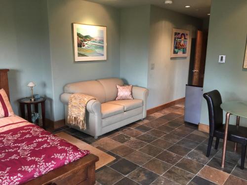 Pearlessence Vineyard Inn - photo 7