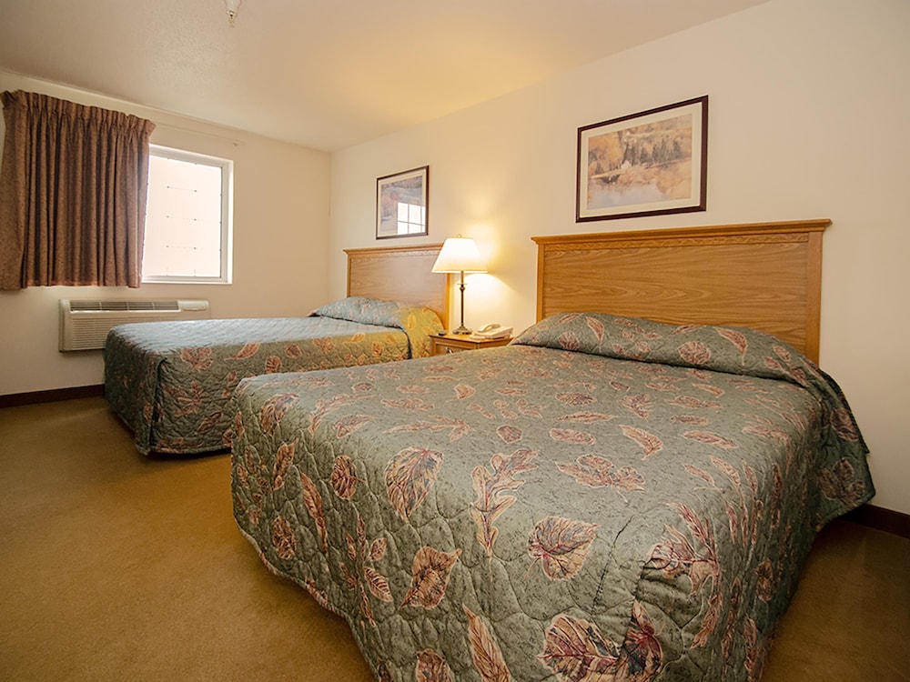 Urbana Inn & Suites - photo 4
