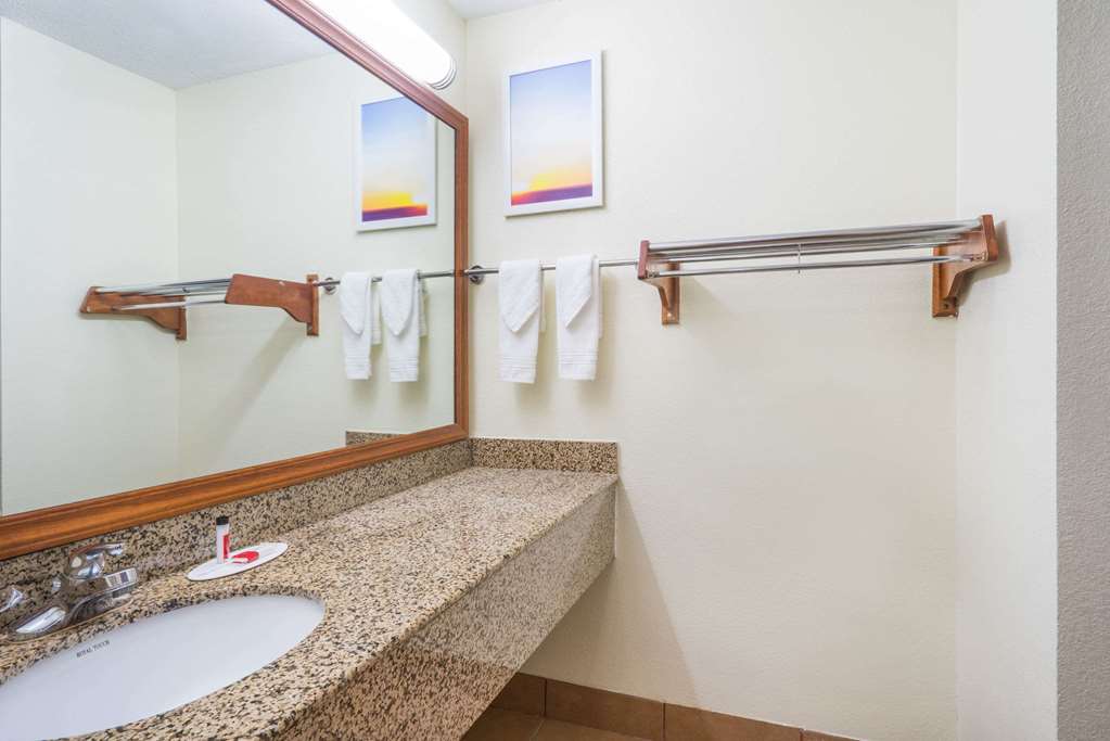 Days Inn by Wyndham Raleigh Midtown - photo 18