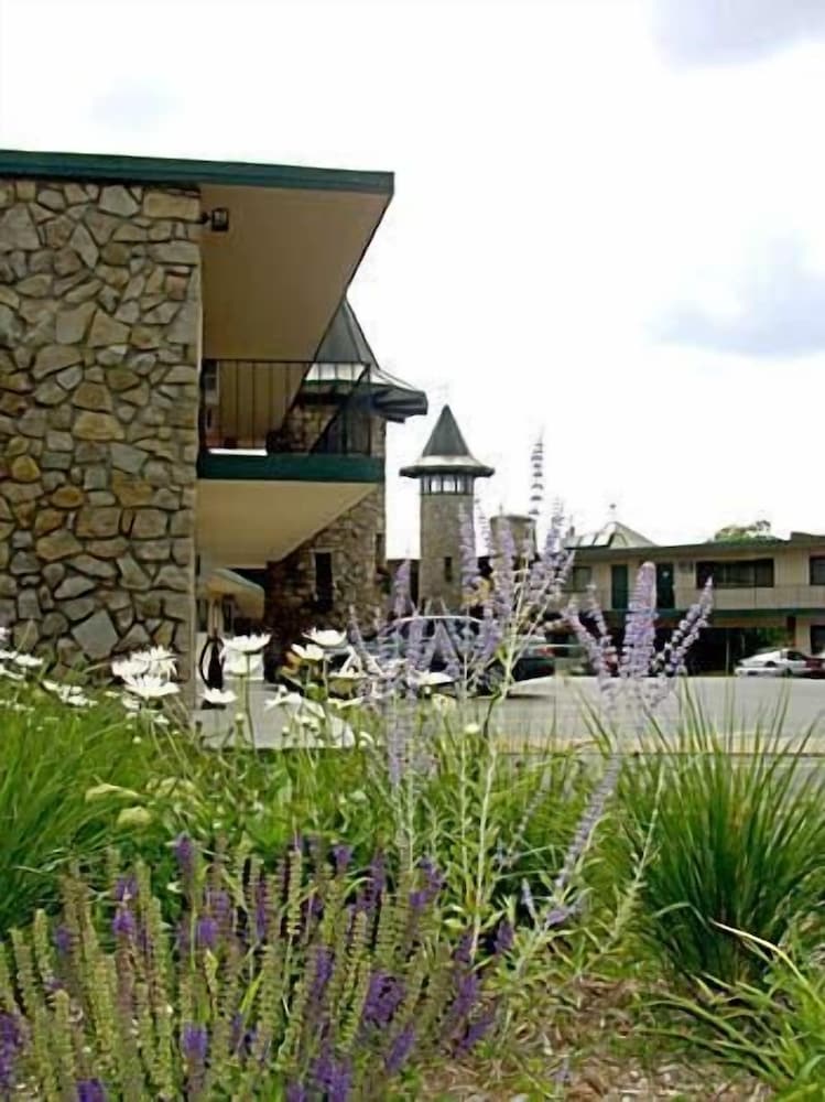 Weathervane Terrace Inn and Suites - photo 30