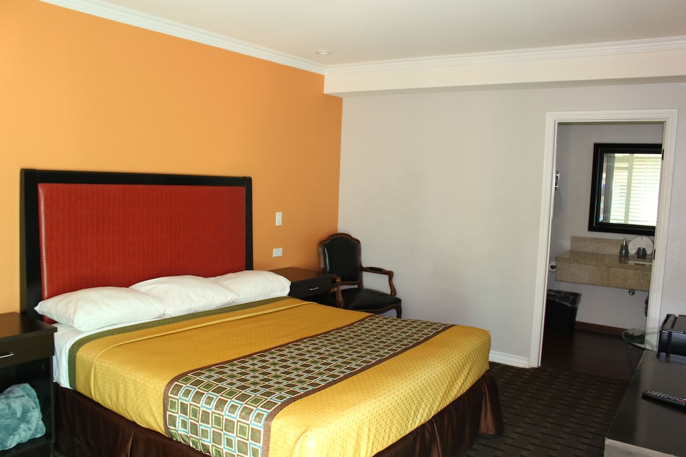 Lyfe Inn & Suites By Aga Lax Airport - photo 15
