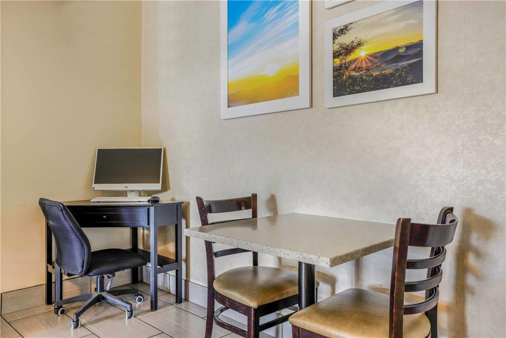 Days Inn by Wyndham Cortez - photo 46